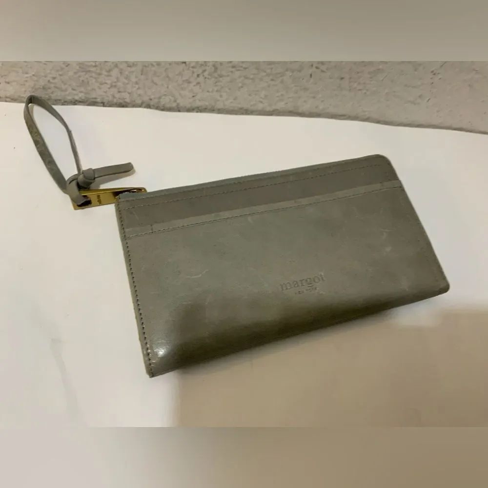 Margot Leather Zip Up Wallet Clutch Wristlet Green NWOT